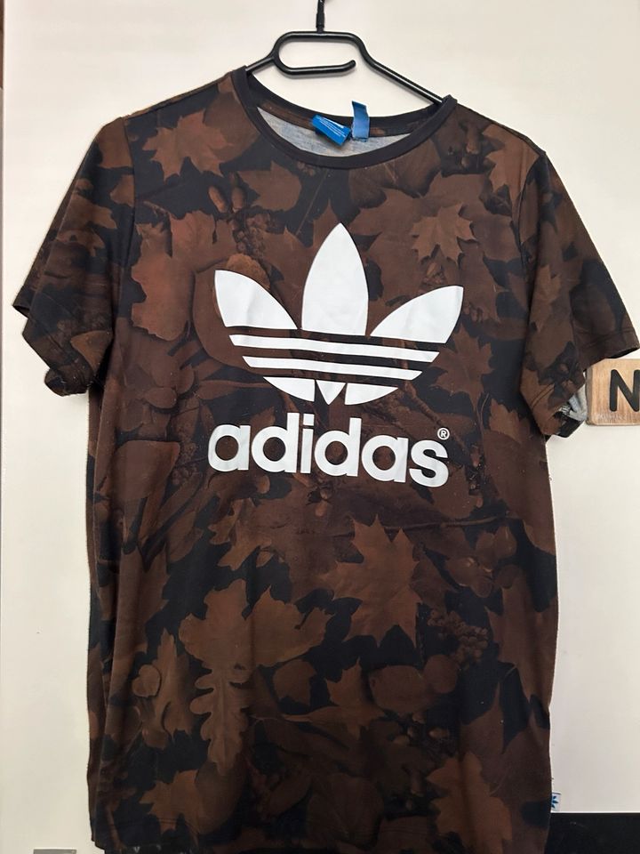 Adidas T-Shirt in Kiel