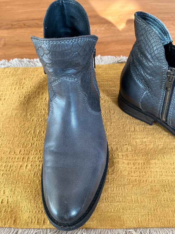 Stiefelette von Apple of Eden, Größe 39, grau, Leder in Bell