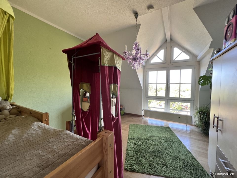 Schönes, großzügiges Einfamilienhaus mit Garten und Garage in Weisel zu verkaufen in Weisel