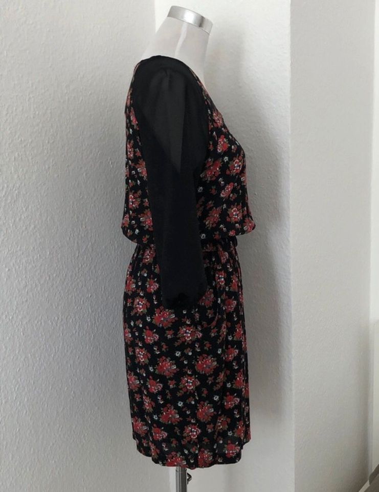 Kleid Gr. M 38/40 geblümt schwarz *Top* in Leipzig