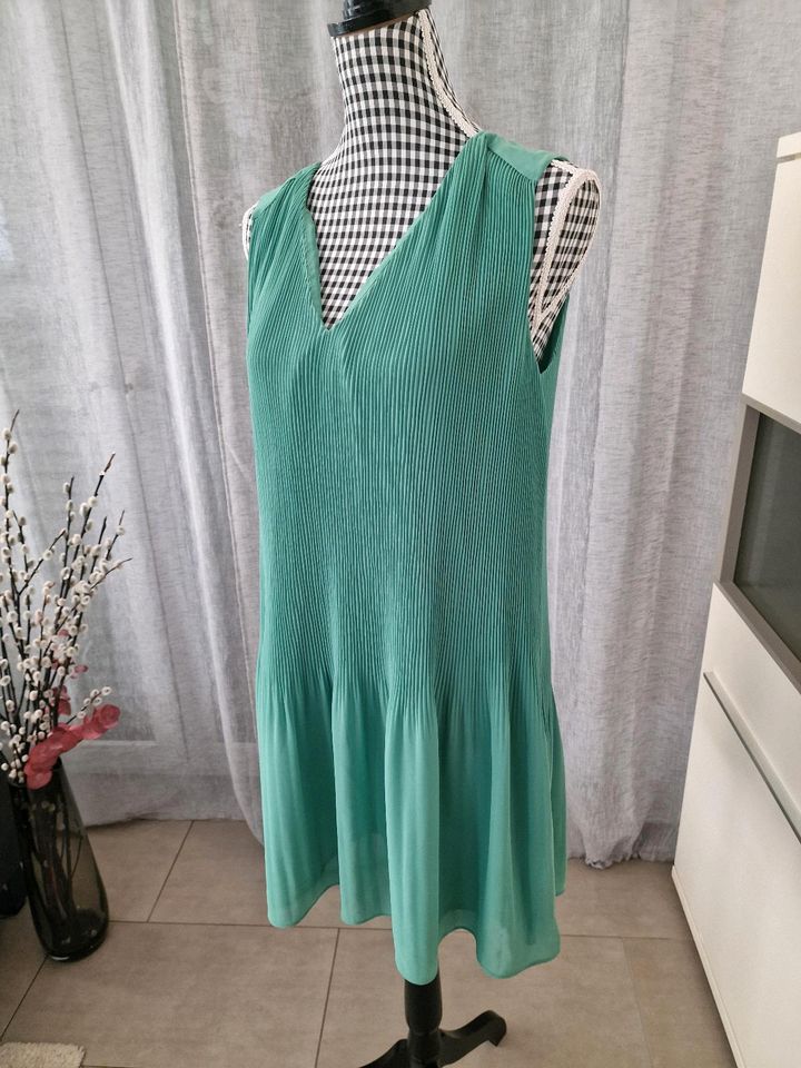 Wie neu! Sommerkleid Gr. 36, Plissee Kleid in Weyhe