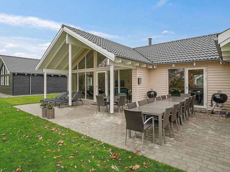 Ferienhaus mit Pool in Kappeln (Ostsee) für 18 Personen + 2 Hunde in Kappeln