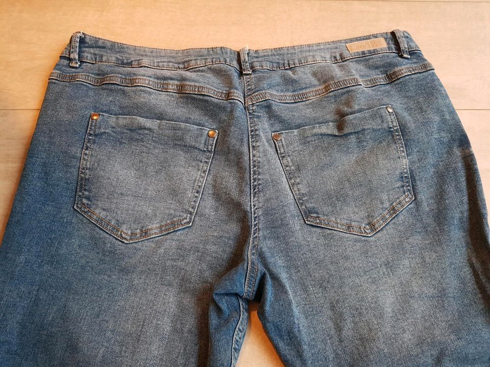 Blaue Jeans Gina slim Größe 48 nur 1 x getragen in Bremen