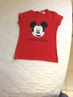 T-Shirt mit Mickey Mouse in der Farbe rot von Disney in Größe S Bayern - Neutraubling Vorschau