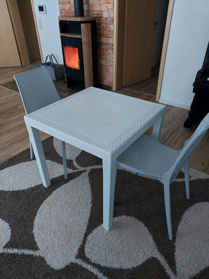 Tisch mit  Stühle in Neuenrade