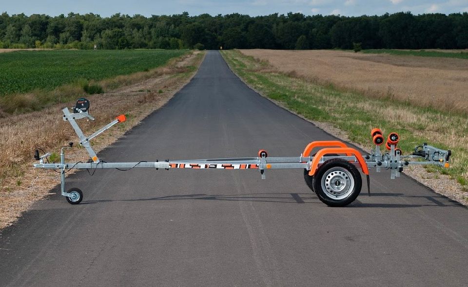 500kg 4,2m Bootstrailer Anhänger Trailer Motorboot Boot in Hemslingen