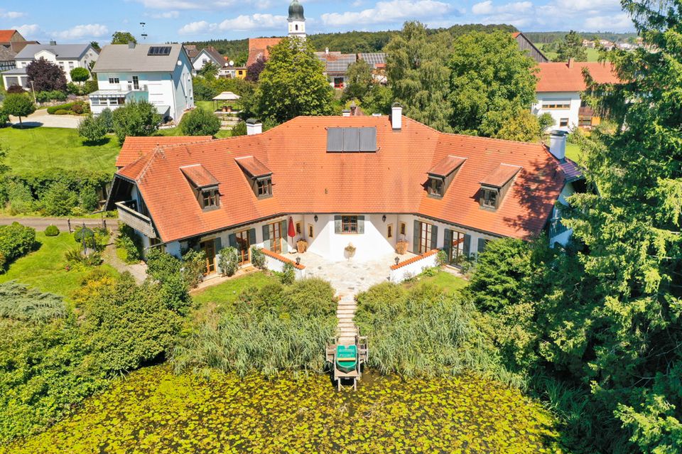 Ruhiges Anwesen mit Einfamilienhaus, Pferdeboxen, Pferdekoppel und eigenem Weiher! in Kipfenberg