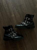 Zara Stiefel schwarz mit Nieten gr. 39 Süd - Niederrad Vorschau