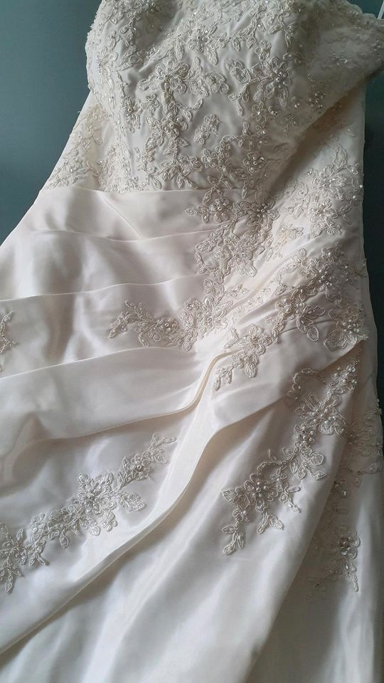 Brautkleid A-Linie Gr.40 wie neu in Dresden