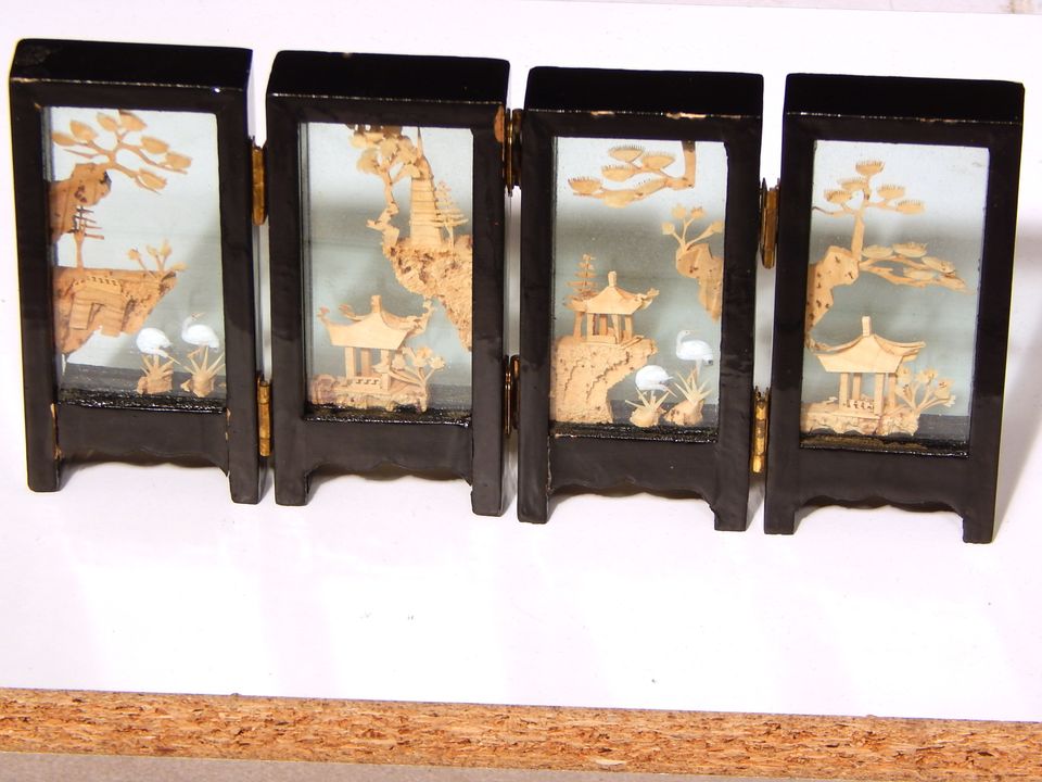 Diorama Miniatur Kork Schnitzerei hinter Glas aus China mit Faltr in Hattersheim am Main
