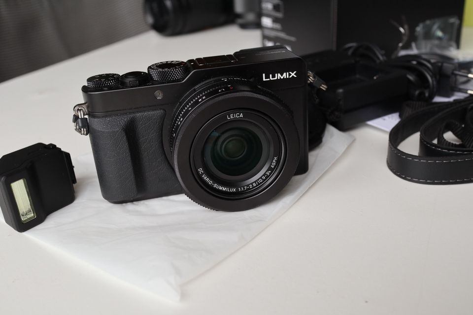 Panasonic Lumix DMC-LX100 in OVP mit Zubehör und Leica-Objektiv in Berlin