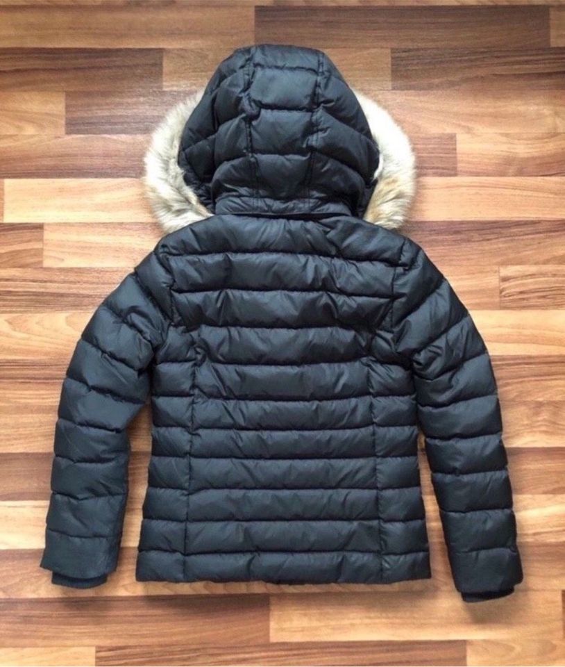 Winterjacke / Daunenjacke Tommy Hilfiger Größe S in Staßfurt