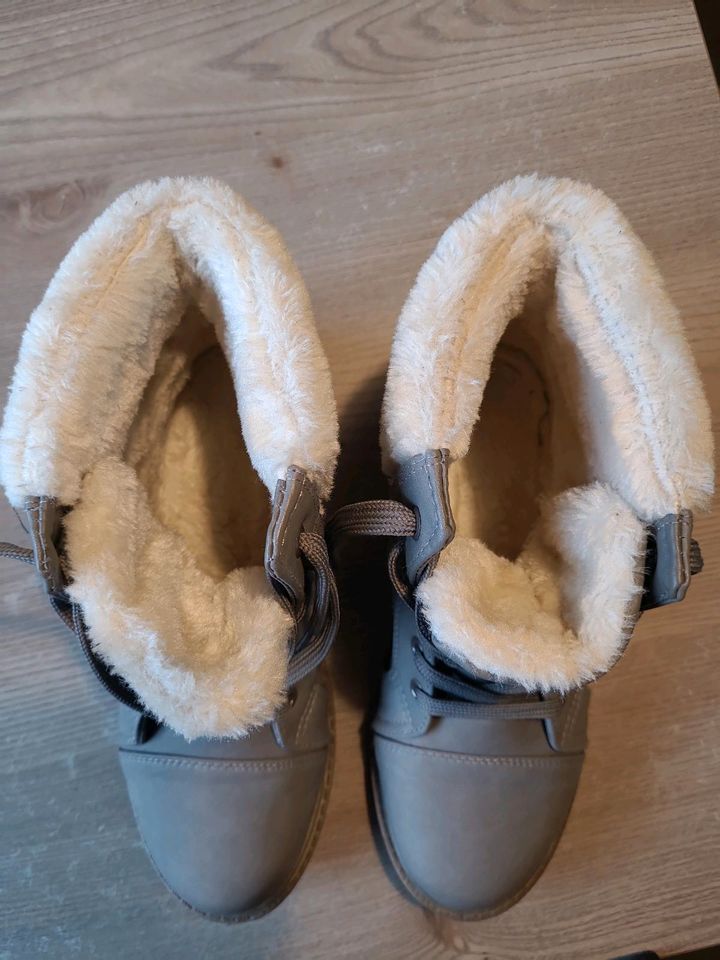 Winterstiefel grösse 41 abzugeben in Visselhövede