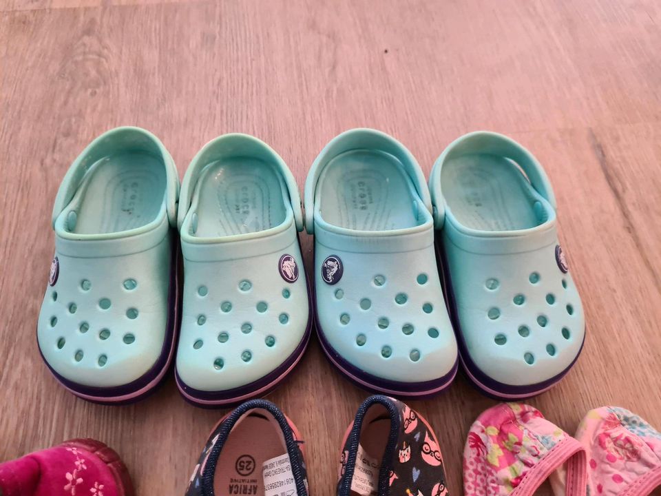 Crocs C8 Hausschuhe 24/25 Elefanten Turnschläppchen Pferde Katzen in Bergisch Gladbach