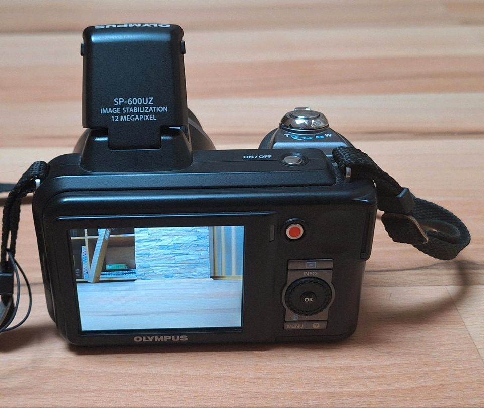 Olympus SP-600UZ Digitalkamera mit 15-fach optischem Zoom in Hamburg