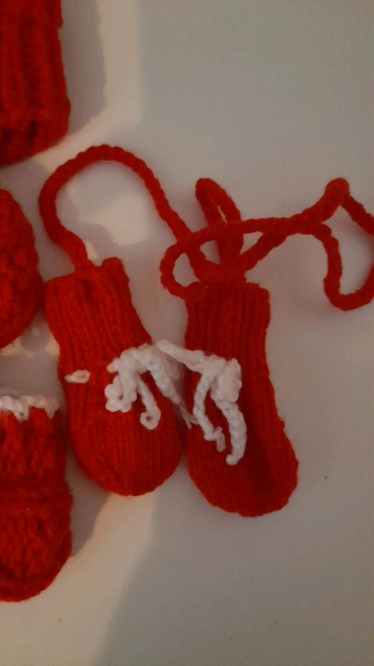 Neu Babyset Neugeborenen Mütze Schal Handschuhe Socken Handmade in Rethwisch