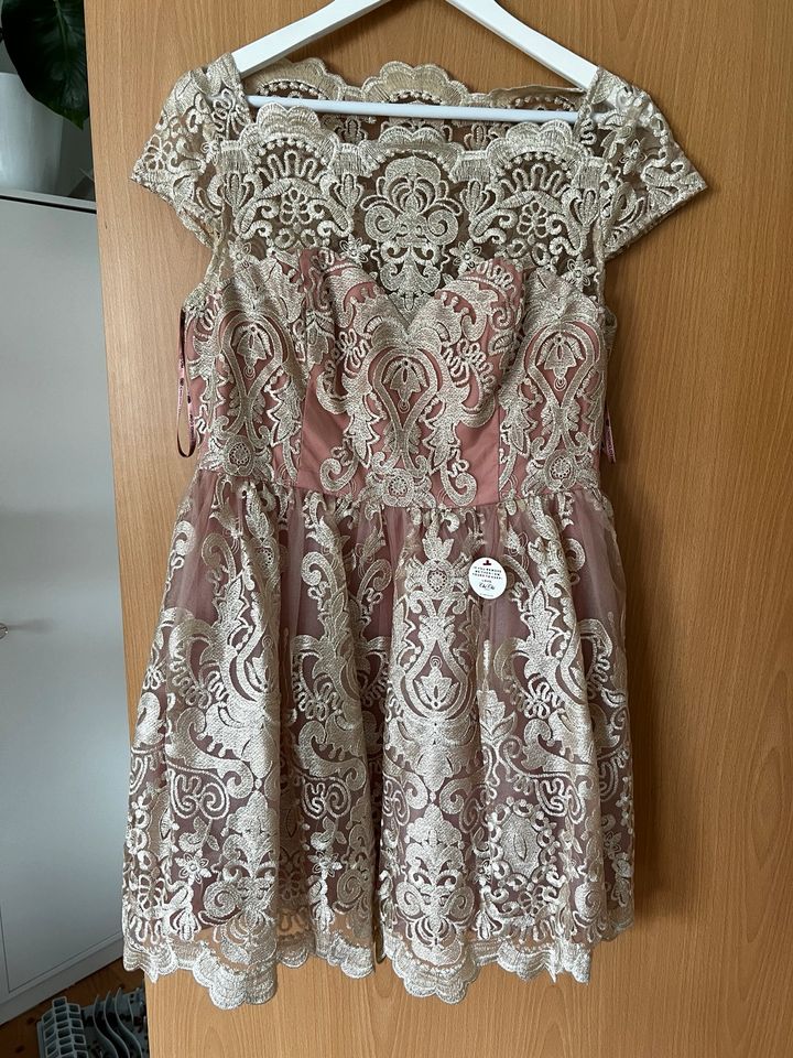 Chi chi London Kleid neu mit Etikett UK16 in Leipzig