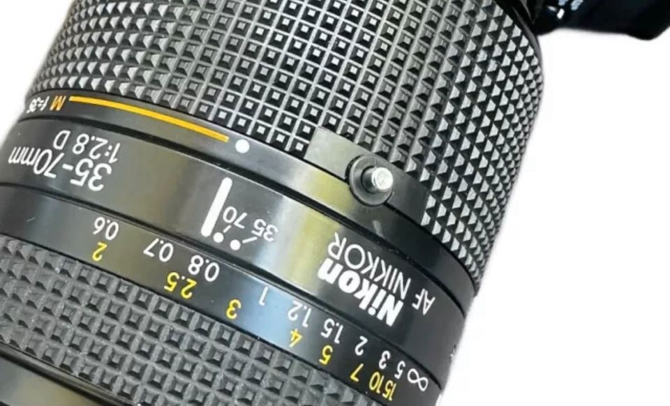 Nikon Analogkamera F90 inkl. Hochwertigem Objektiv & Stativ in Röthenbach