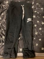 Ich biete eine nike hose München - Moosach Vorschau