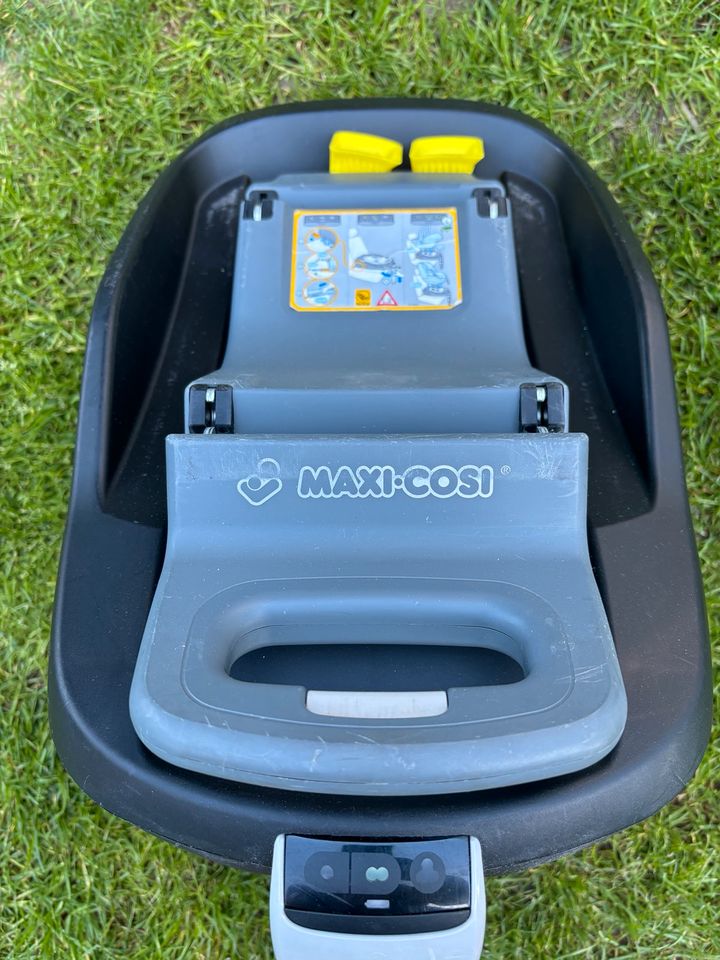 Maxi Cosi Pearl mit Isofixstation in Freiberg