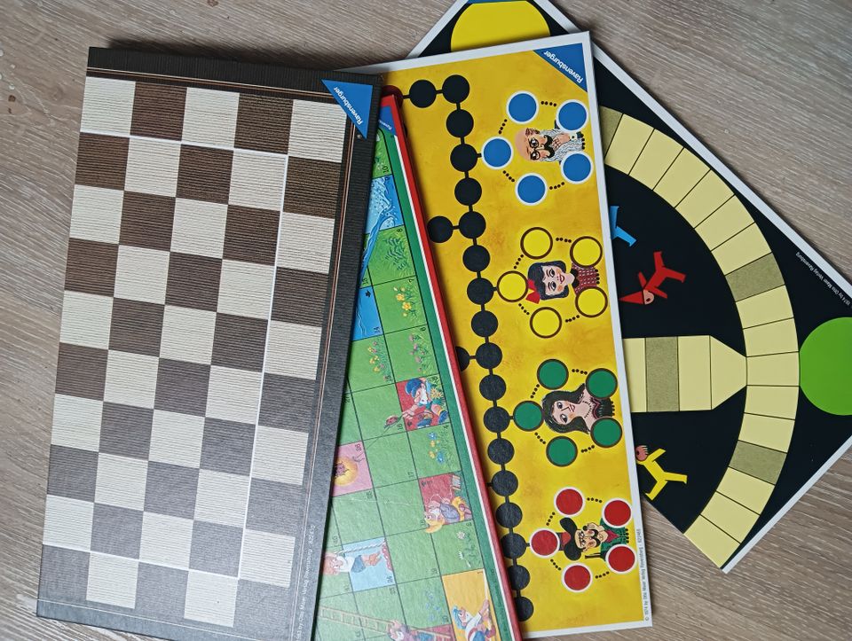 Spielesammlung spielen Gesellschaftsspiele in Bielefeld