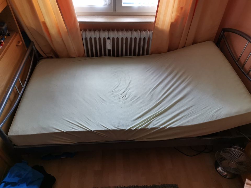 Bett mit Matratze 100x200 in Velbert