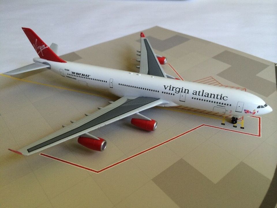 HASEGAWA 1:400 - Airbus A340-311 