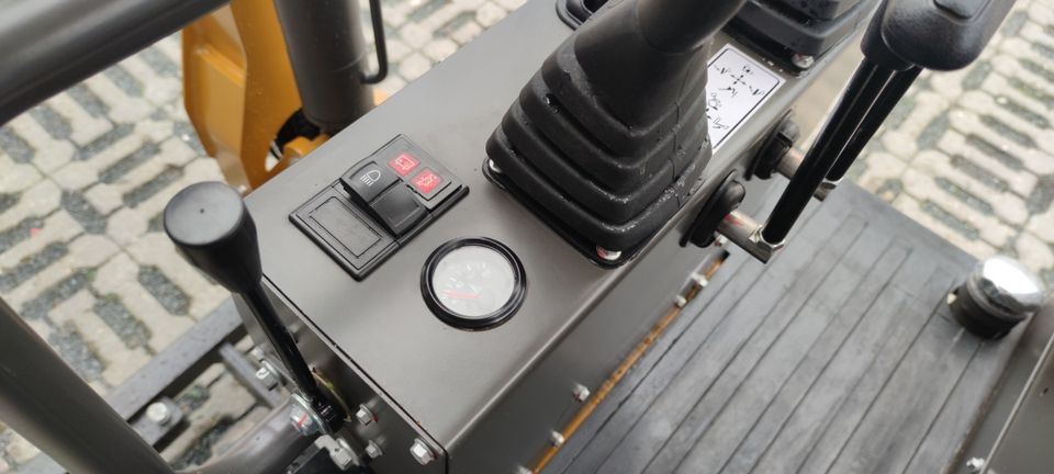 Minibagger Fisla F12+ YANMAR 3TNV70, hydr. verstellbares Fahrwerk in Winsen (Luhe)