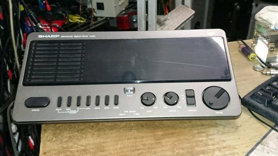 SHARP FY-77, 3 Band Digital Clock Radio, Radio-Wecker, guter Zust in Berlin