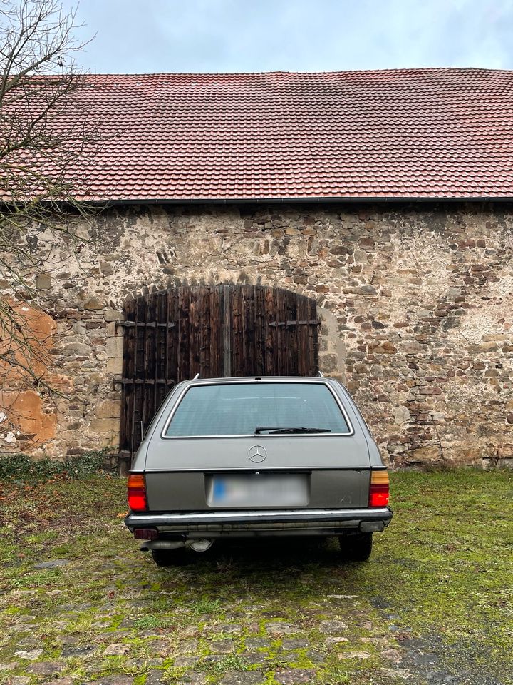 Mercedes W123 240TD Kombi Oldtimer H-Kennzeichen in Habichtswald