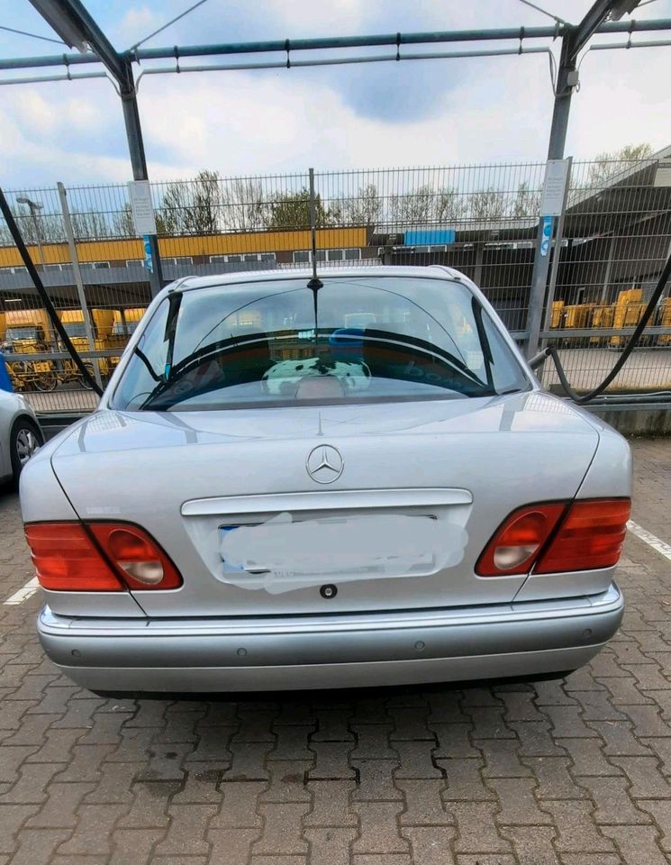 Top Auto Mercedes e klasse Benz W210. 320 Automatik in Essen