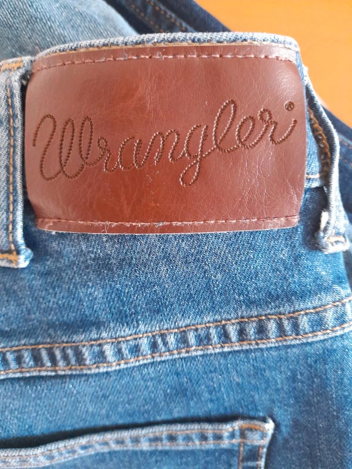 Wrangler 34/32 in Duisburg