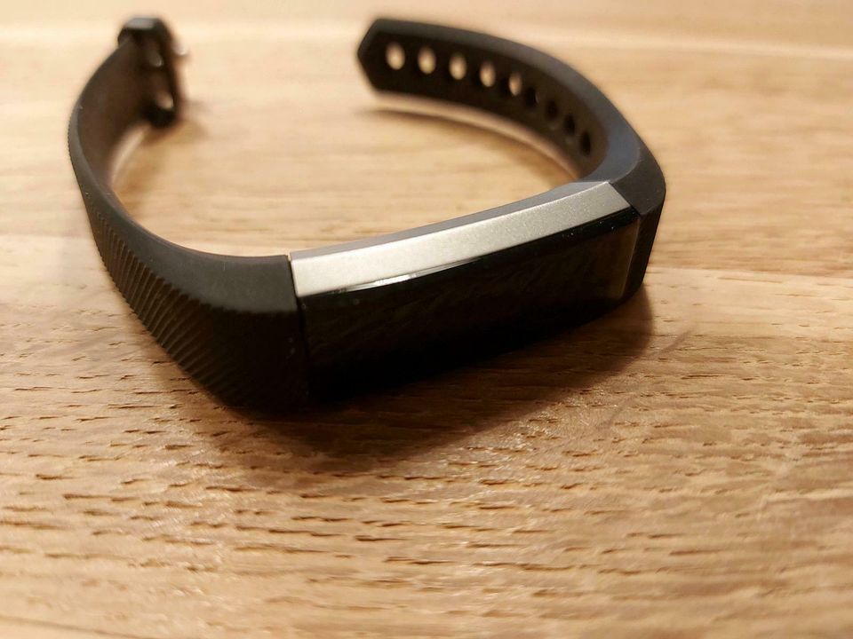 Fitbit alta...sehr gut erhalten in Geldern