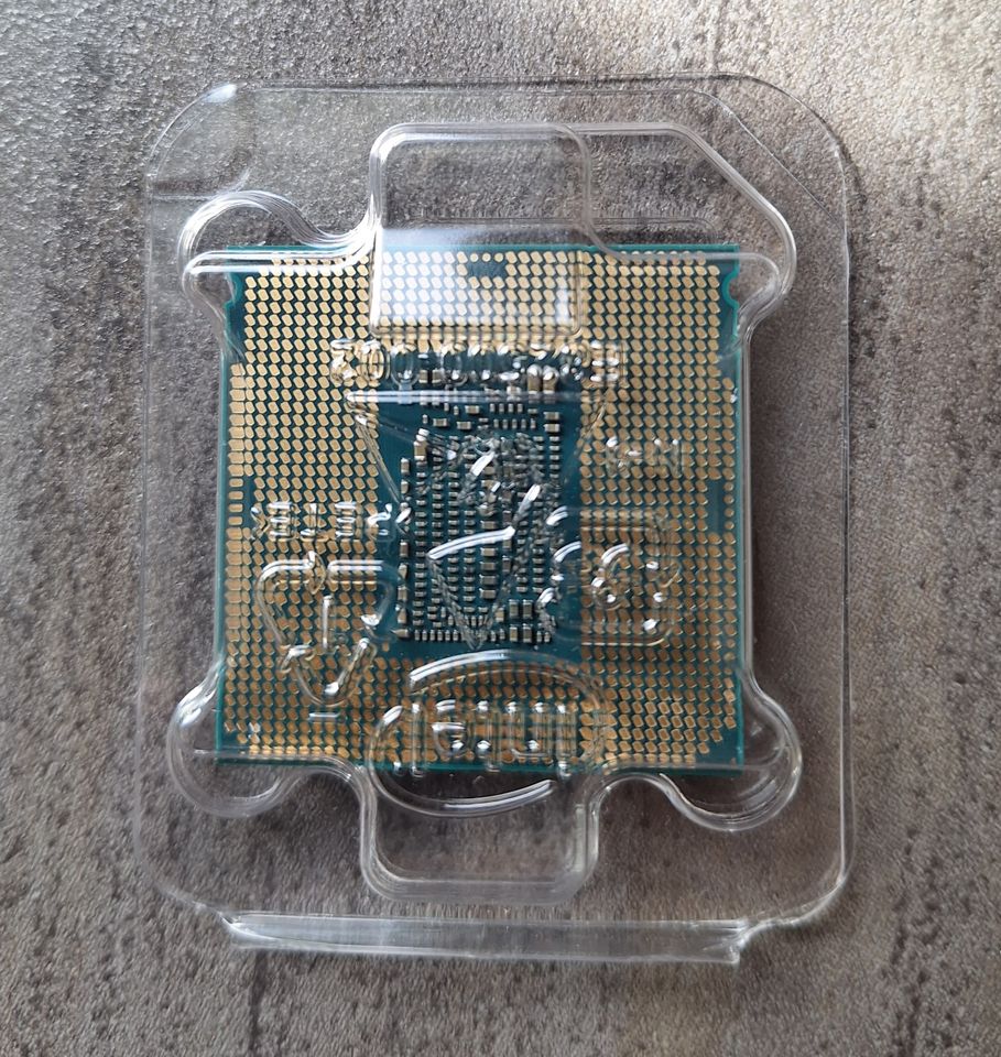 *CPU* Intel Core i7 - 9700k Prozessor 3,6 GHz in Strullendorf
