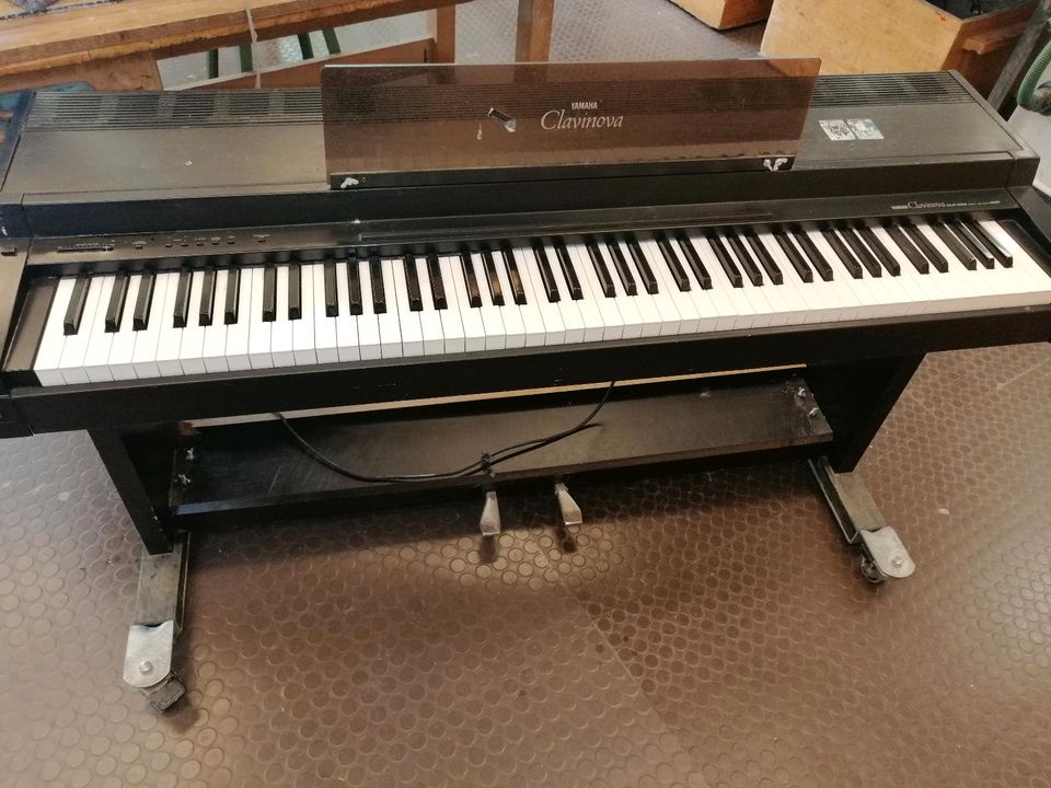 Piano Yamaha Funktionsfähigkeit in Berlin