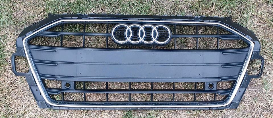 Original Audi A4 B9 8W Facelift Kühlergrill Schwarz PDC 8W0853651 in Schweinfurt