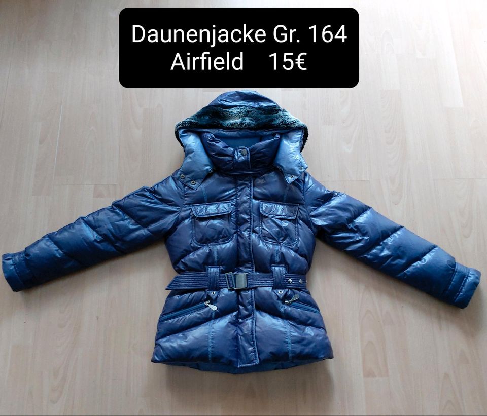 Winterjacke Daunenjacke Airfield Lila Gr. 164 in Hattingen