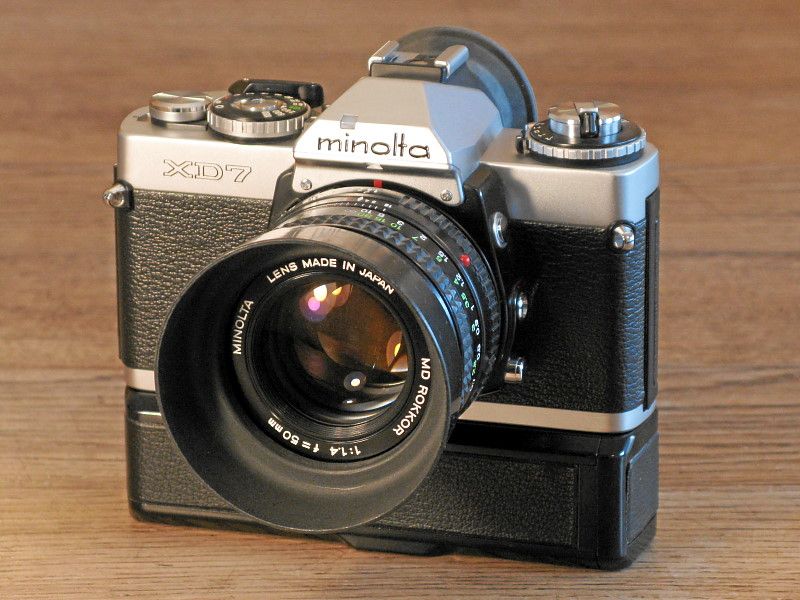 7 Minolta SLR-Kameras + 18 Objektive + Zubehör + Bücher in Fürth