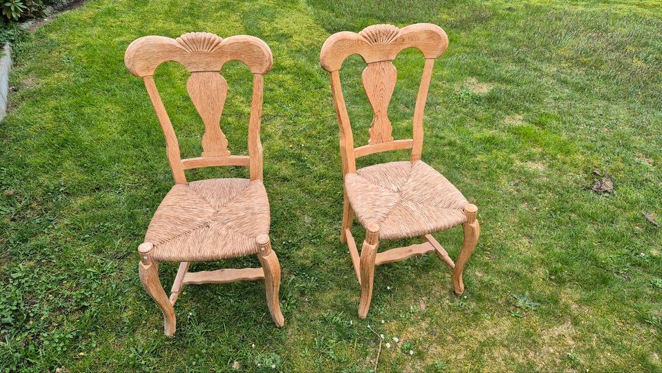 2 Stühle im Landhausstil in Winsen (Aller)