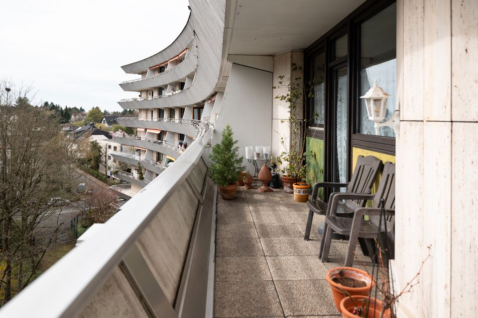 201640t Kleiner Sonnenring: 4 Zimmerwohnung 2 Balkone in Frankfurt am Main