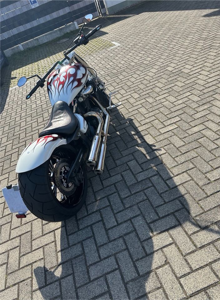 YAMAHA XVS1300A (komplett Umbau) in Schwansee