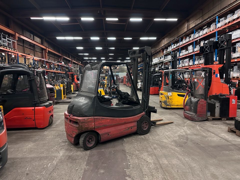 Linde E30 Elektro Gabelstapler 3450mm Hub. Stapler 3t in Düsseldorf