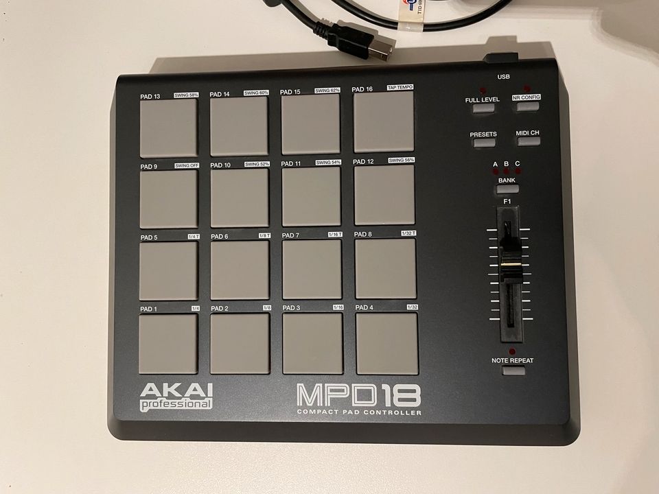 Akai MPD 18 Compact Pad Controller in Höchberg