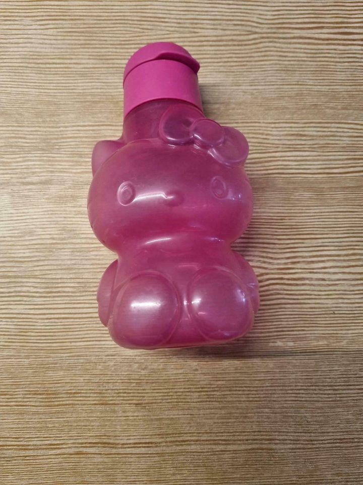 Tupperware Hello Kitty Trinkflasche pink in Mettingen