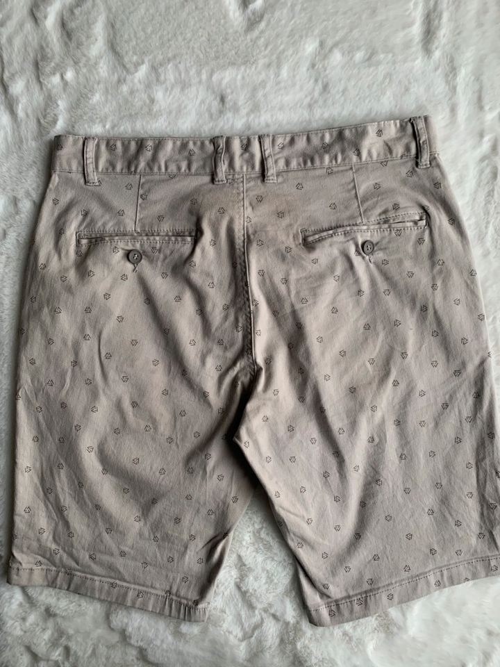 Grau-beige Herren Männer Shorts von Koton Gr. 42 in Aachen