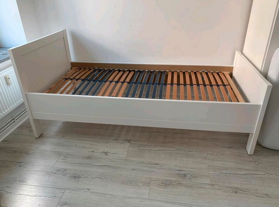 Bett gestellt 90x200 bett mit Lattenrost ohne Matratze in Hamburg