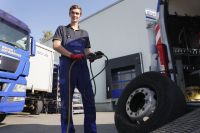 JOB * Reifenmonteur mit Schwerpunkt LKW-Montage und Pannendienst Niedersachsen - Langenhagen Vorschau