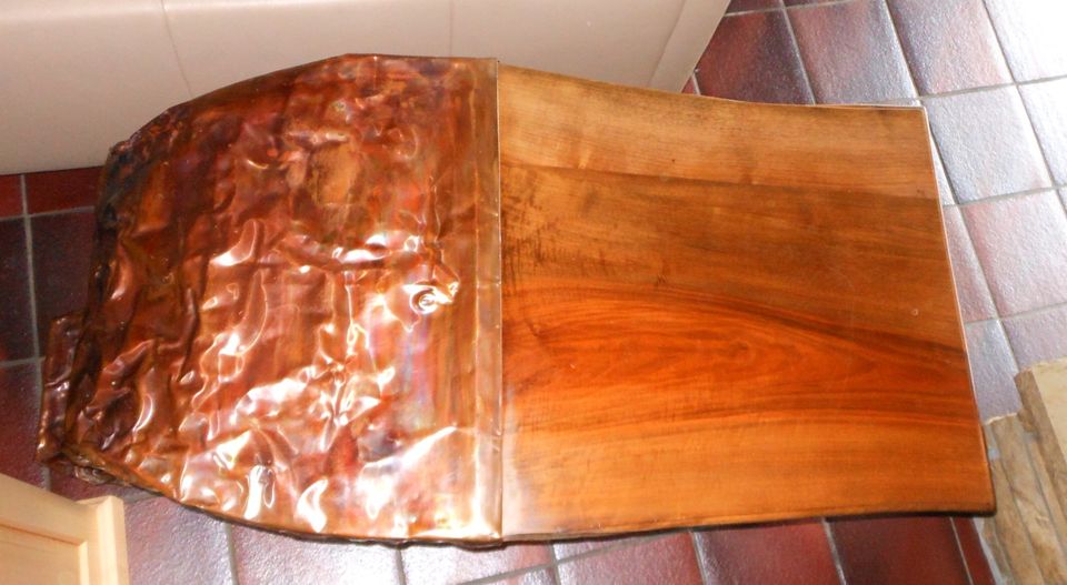 Extravagante Tische aus Walnußholz mit Kupfer-Fußteil in Waldshut-Tiengen