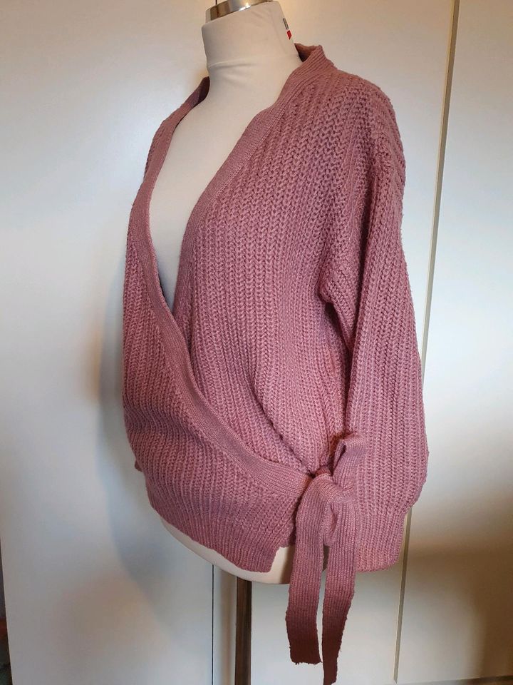 Strickjacke für die Schwangerschaft von Only ungetragen in Uplengen