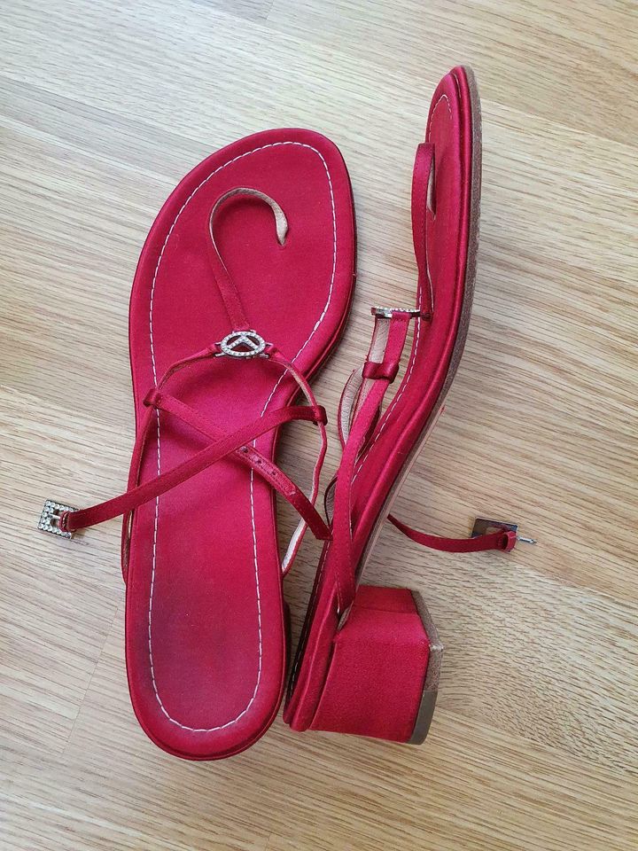 Valentino Caravani Schuhe Vintage rot in München